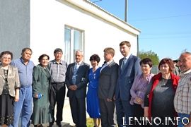 14.05.2014 г. в с.Ильичево 7 крымскотатарских семей получили ключи от новых коттеджей.