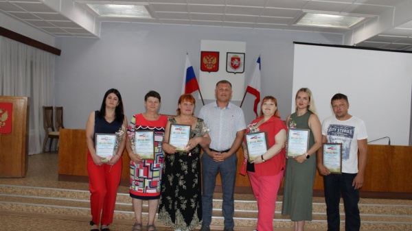 В Администрации Ленинского района состоялось торжественное собрание, приуроченное ко Дню работников торговли