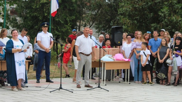 В школах Ленинского района прошли праздничные линейки, посвященные Дню знаний