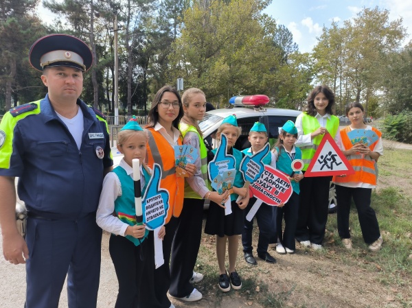 Юные инспекторы движения в Ленинском районе поддержали безопасность на дорогах