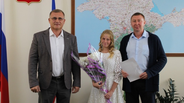 Юной жительнице Ленинского района вручили ключи от квартиры