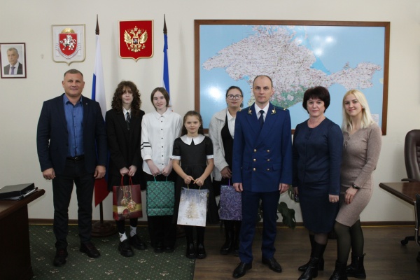 Прошла церемония награждения победител­ей конкурса, посвящённого Международному дню коррупции