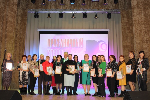 В районном Доме культуры "Горизонт" прошёл праздничный концерт в преддверии 8 Марта