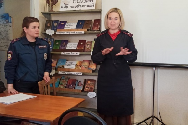 В Ленинском районе сотрудники МВД встретились с пенсионерами и рассказали о дистанционных мошенничествах