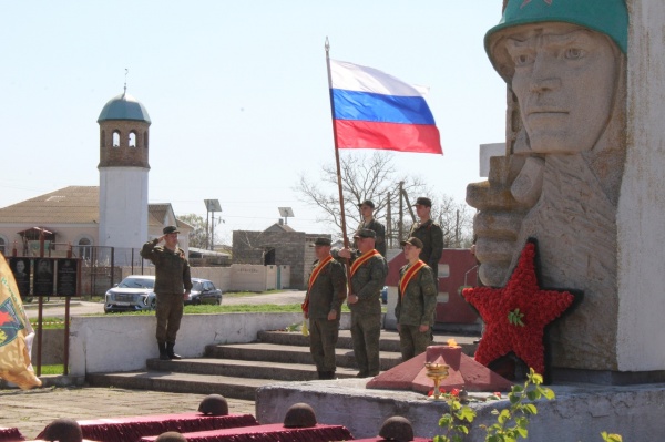 В селе Батальное в преддверии празднования 80-летия освобождения Ленинского района от фашистских захватчиков перезахоронили воинов, павших в годы Великой Отечественной войны