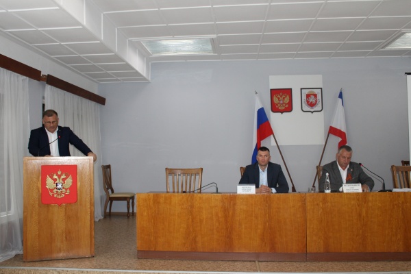 Олег Водопьянов провел заседание сессии Ленинского районного совета