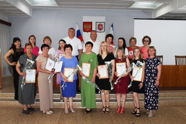 В Администрации Ленинского района состоялось торжественное собрание, приуроченное ко Дню социального работника