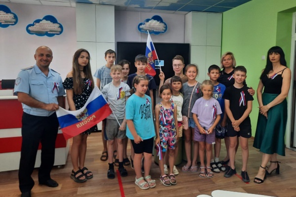 В преддверии Дня России сотрудники полиции Ленинского района встретились с подростками