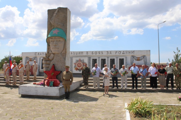 В селе Батальное торжественно передали останки солдата Великой Отечественной войны
