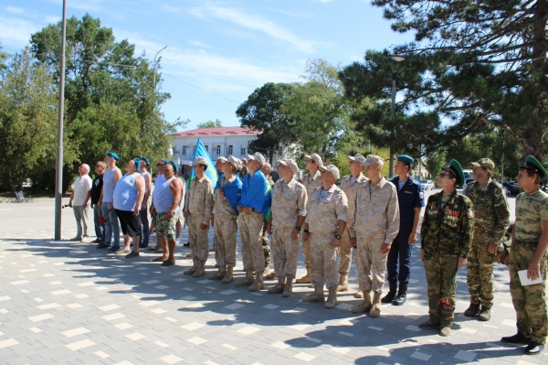 В посёлке Ленино прошло торжественное мероприятие, приуроченное ко Дню Воздушно-десантных войск