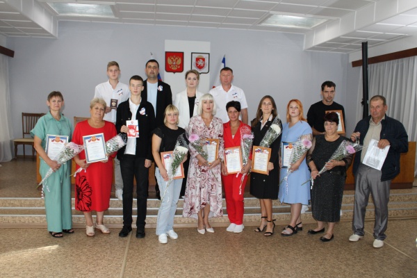 В Администрации Ленинского района прошло торжественное мероприятие, посвященное Дню Государственного Герба и Флага Республики Крым