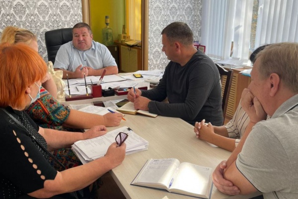 Первый заместитель Главы Администрации Ленинского района Игорь Крутьков принял участие в совещании по организации деятельности предприятия АО «Семиколодезянская ярмарка»