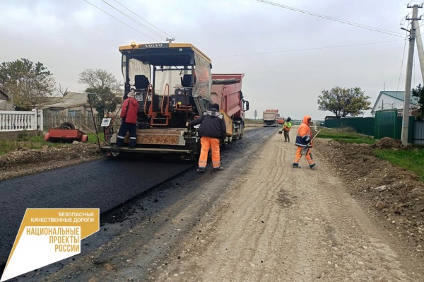 В Ленинском районе Республики Крым активно проводятся ремонтные работы межмуниципальных автодорог