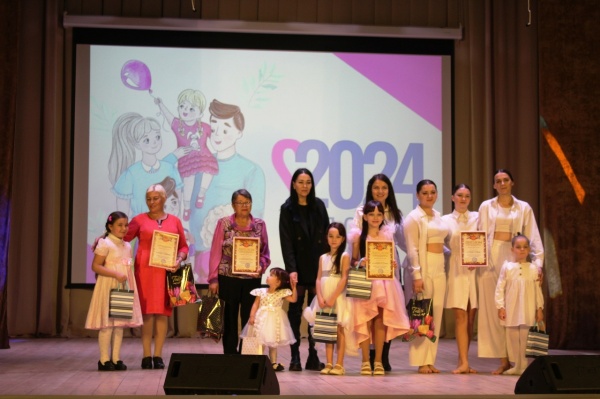 В районном Доме культуры «Горизонт» состоялось праздничное завершение Года семьи