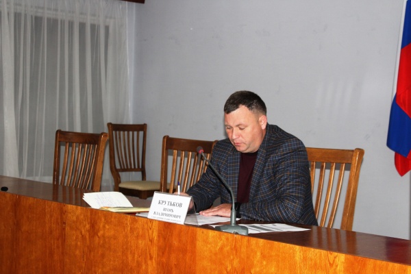 Сегодня Глава Администрации Ленинского района Игорь Крутьков провёл еженедельное аппаратное совещание