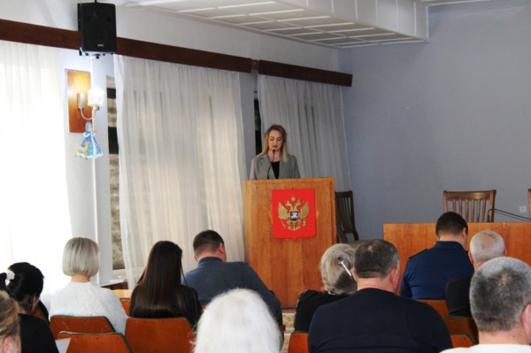 Виктория Заботина провела 8-е заседание Ленинского районного совета 3-го созыва