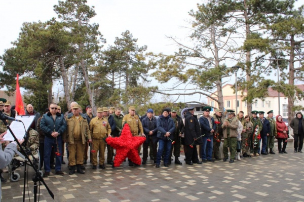 В пгт Ленино прошло торжественное собрание, приуроченное Дню памяти о россиянах, исполнявших служебный долг за пределами Отечества