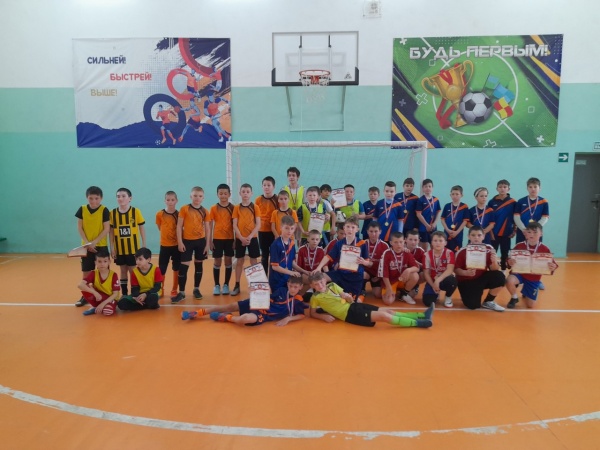 В Ленинском районе состоялись соревнования по мини-футболу