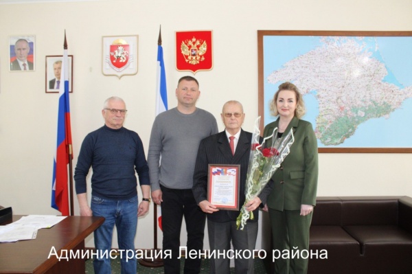 Игорь Крутьков и Виктория Заботина встретились с жителем посёлка Ленино Александром Васильевичем Кокоулиным