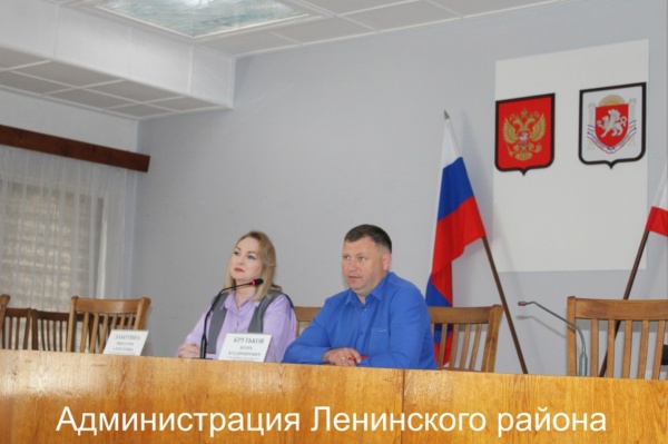 Игорь Крутьков и Виктория Заботина провели еженедельное аппаратное совещание