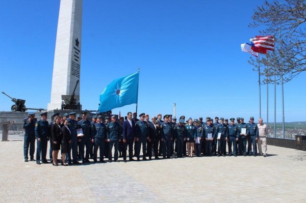 На горе Митридат в г. Керчь прошло торжественное мероприятие, посвящённое 376-летию со Дня образования пожарной охраны России