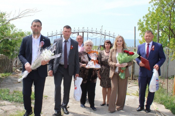 С Днём Победы поздравили ветеранов Великой Отечественной войны в Ленинском районе