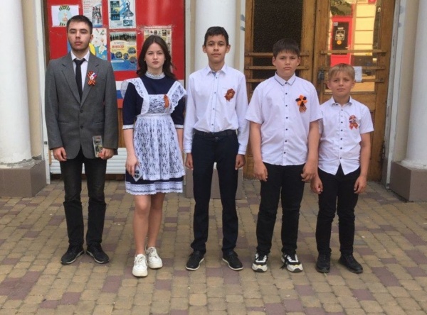 В Симферопольском Доме офицеров состоялась церемония награждения лауреатов и наставников Республиканского конкурса творческих работ «Моя семья на службе Отечеству»