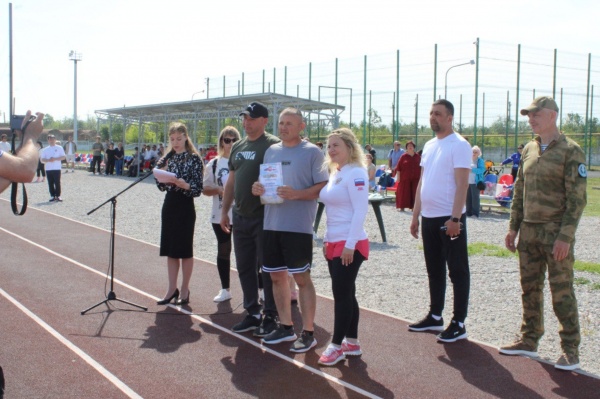 Ольга Торубарова провела традиционную утреннюю зарядку на стадионе им. Ю.А. Балашова в пгт Ленино
