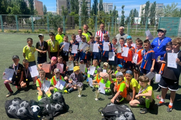 В городе. Щелкино был проведен футбольный турнир, приуроченный к Международному дню защиты детей