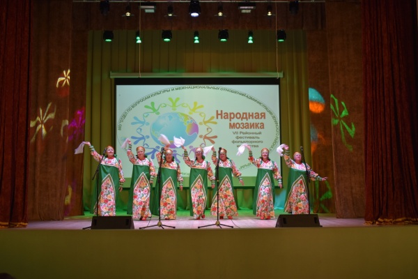 В РДК "Горизонт" прошёл фестиваль фольклорного искусства "Народная мозаика"