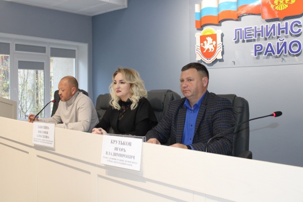 Председатель Ленинского районного совета Викторя Заботина провела заседание Ленинского районного совета 3 созыва