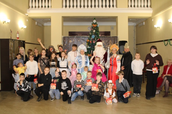 Новогоднее чудо в Доме культуры „Горизонт“: праздник добра и единства для семей защитников Крыма и России