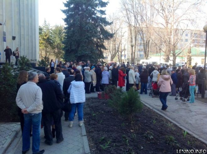 В Крыму выстраиваются огромные очереди за получением российского паспорта