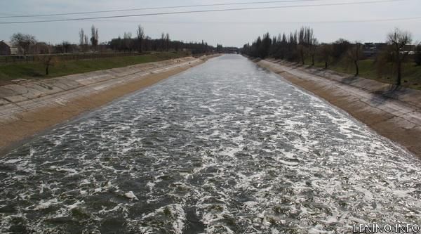 В водохранилищах Крым воды,  хватит на нужны населения до апреля следующего года.