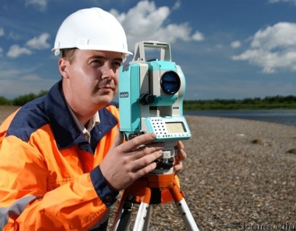 По трем направлениям