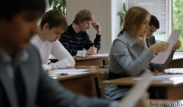 При поступлении в высшие учебные заведения крымские абитуриенты помимо итоговой аттестации будут сдавать один экзамен