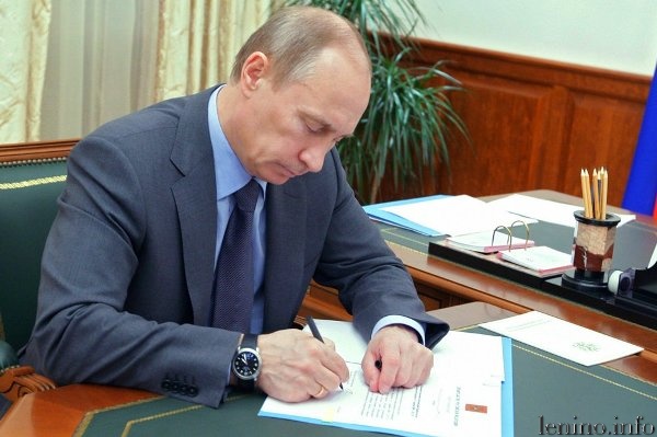 Владимир Путин подписал закон об особенностях призыва на военную службу для крымчан