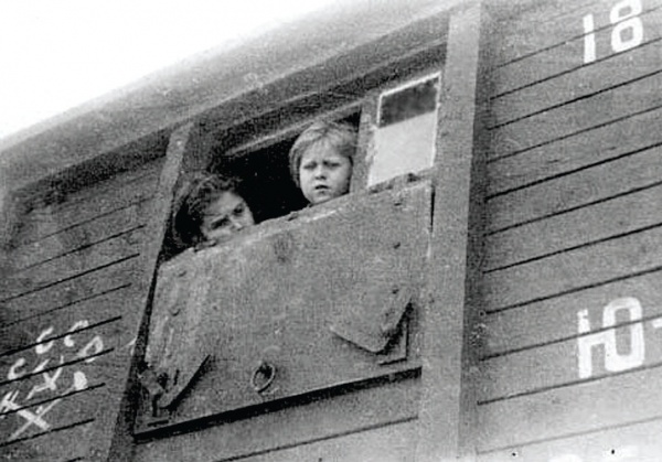 Днем возрождения реабилитированных народов Крыма официально объявлено 21 апреля