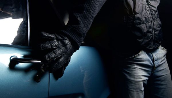 Правоохранители Ленинского района просят авто-владельцев не провоцировать грабителей