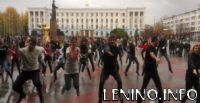 Танцевальный флешмоб под ритмы "Gangnam Style" в Симферополе