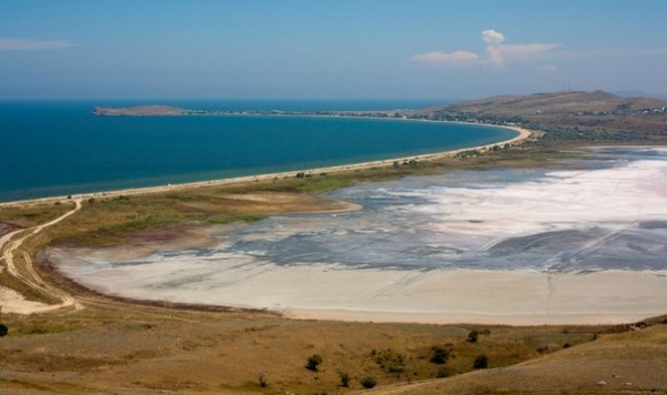 В Ленинском районе суд запретил застраивать курган возле озера Чокрак