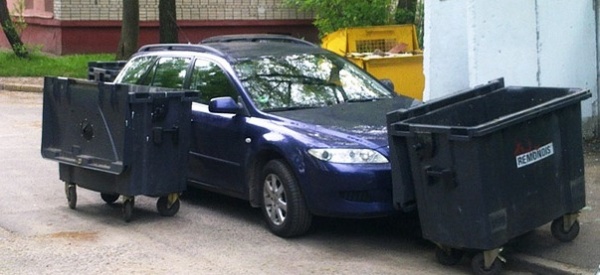 В Щёлкино водителей, чьи машины мешают вывозу мусора, будут штрафовать