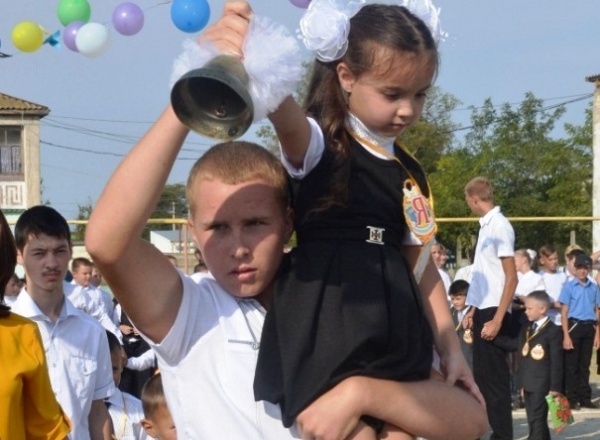 Во всех общеобразовательных учреждениях Ленинского района прошли торжественные мероприятия, посвященные Дню знаний