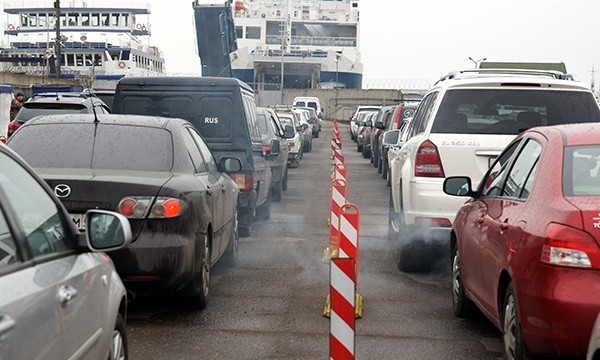 В Крыму временно приостановлена работа Керченской паромной переправы