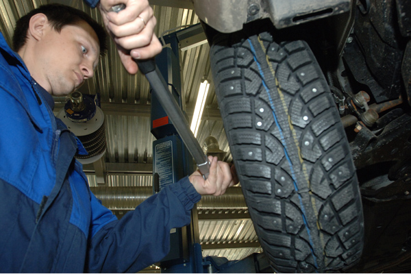 Госавтоинспекция Крыма напоминает о необходимости своевременной замены летних шин автомобиля на зимние