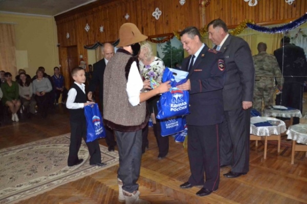 Ленинские полицейские посетили своих подшефных