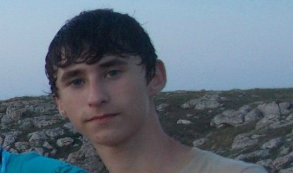 Полиция и общественность Щелкино разыскивают 18-летнего Александра Фокина