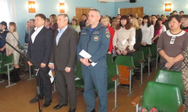 В Администрации Ленинского района состоялось торжественное собрание, посвященное Дню Республики Крым