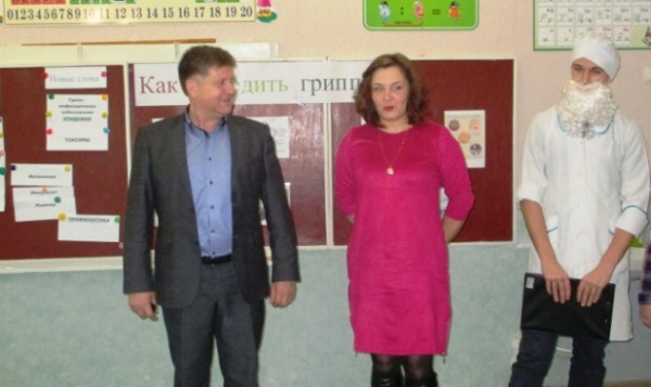 Александр Мачусский посетил школу №1 пгт Ленино