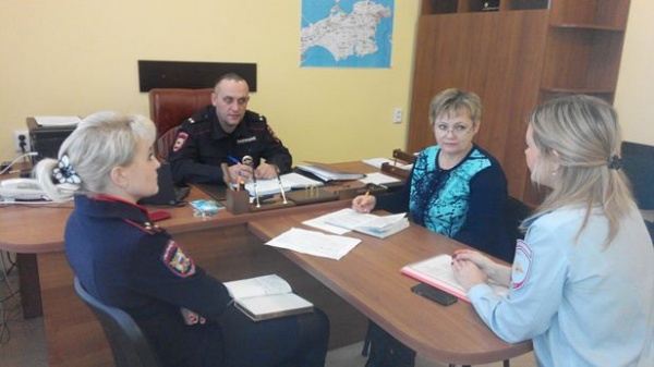 Сотрудники Ленинской полиции и отдела образования провели совместное совещание